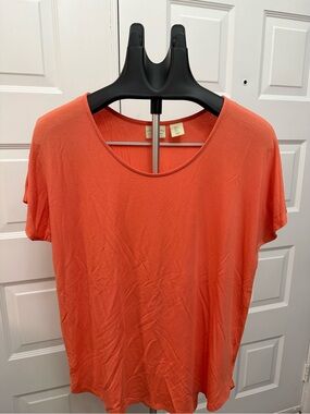 Women's Coral Scoop Neck Short Sleeve Tee